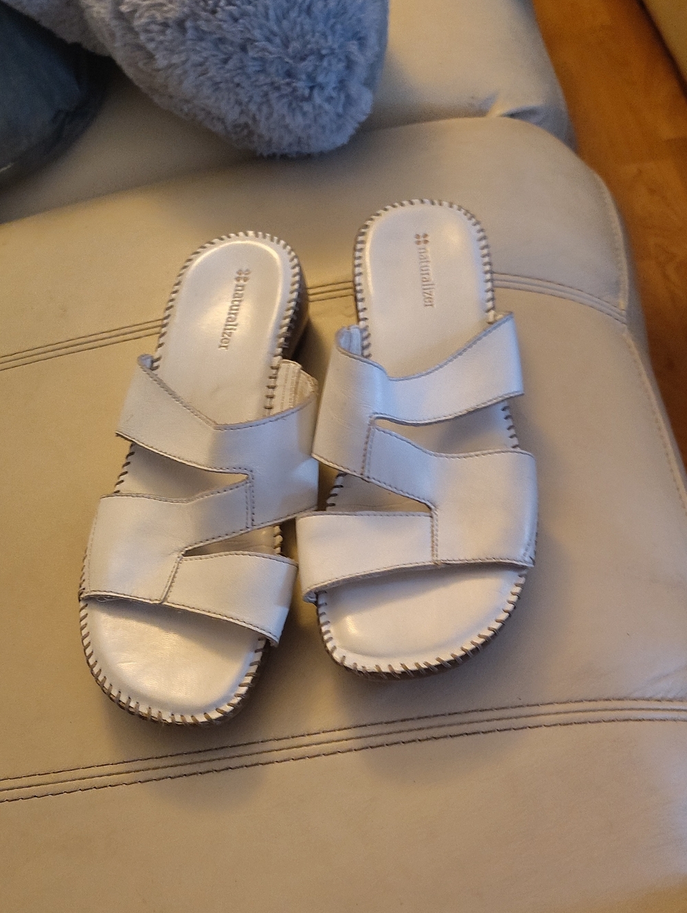 Naturalizer White Leather Slide Sandals